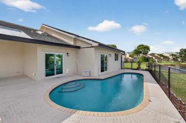 $539,900 | 6425 96th Place South, Boynton Beach, FL 33437