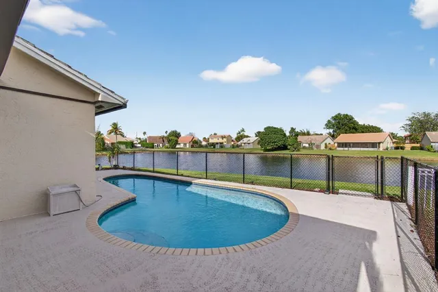 $539,900 | 6425 96th Place South, Boynton Beach, FL 33437
