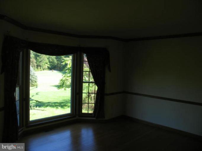 4309 Phoenix Road Bealeton, VA 22712 - Photo 7 of 18 Living Room