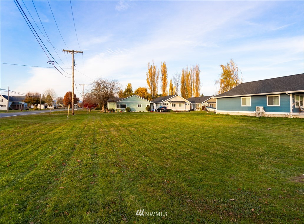 208 Front Street Sumas, WA 98295 - Photo 2 of 7 Gallery Image 2