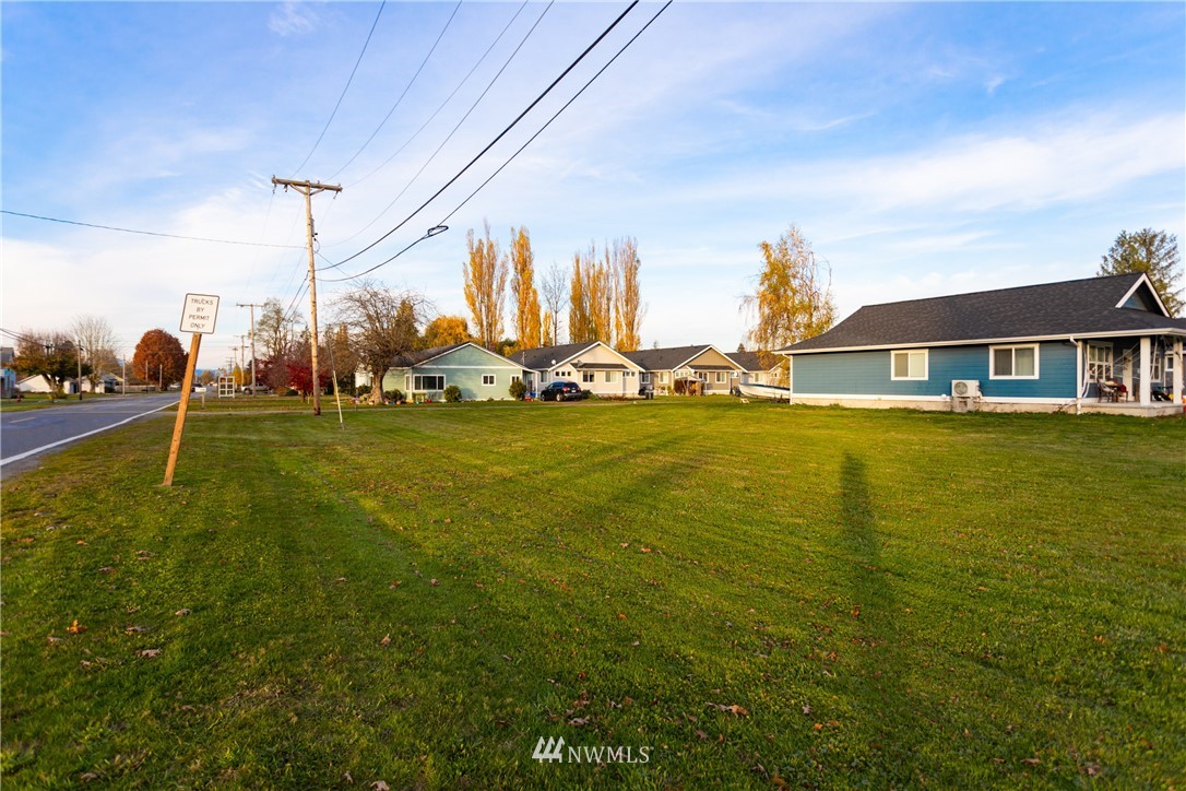 208 Front Street Sumas, WA 98295 - Photo 4 of 7 Gallery Image 4