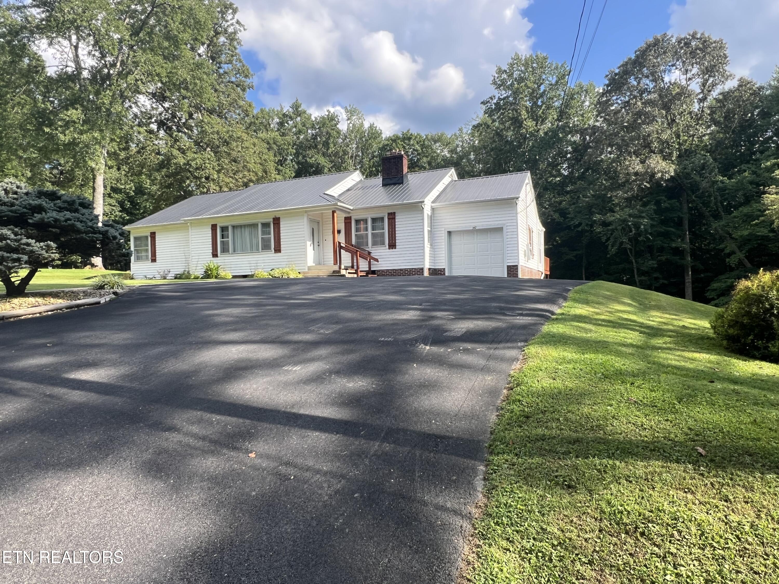 342 Vine Avenue Oneida, TN 37841 - Photo 2 of 37 IMG_1252