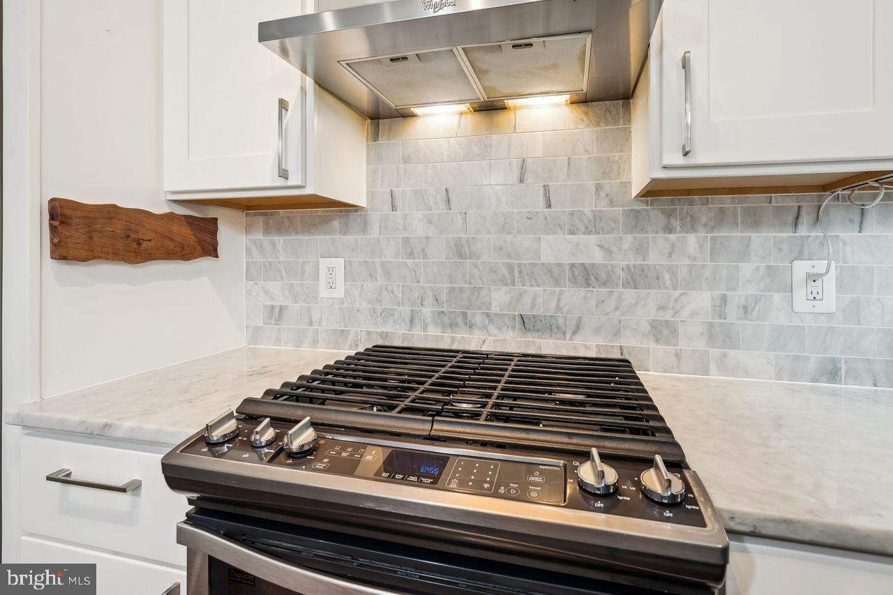 1401 K Street Southeast, Unit 1 Washington, DC 20003 - Photo 18 of 48 a stove sitting inside of a kitchen