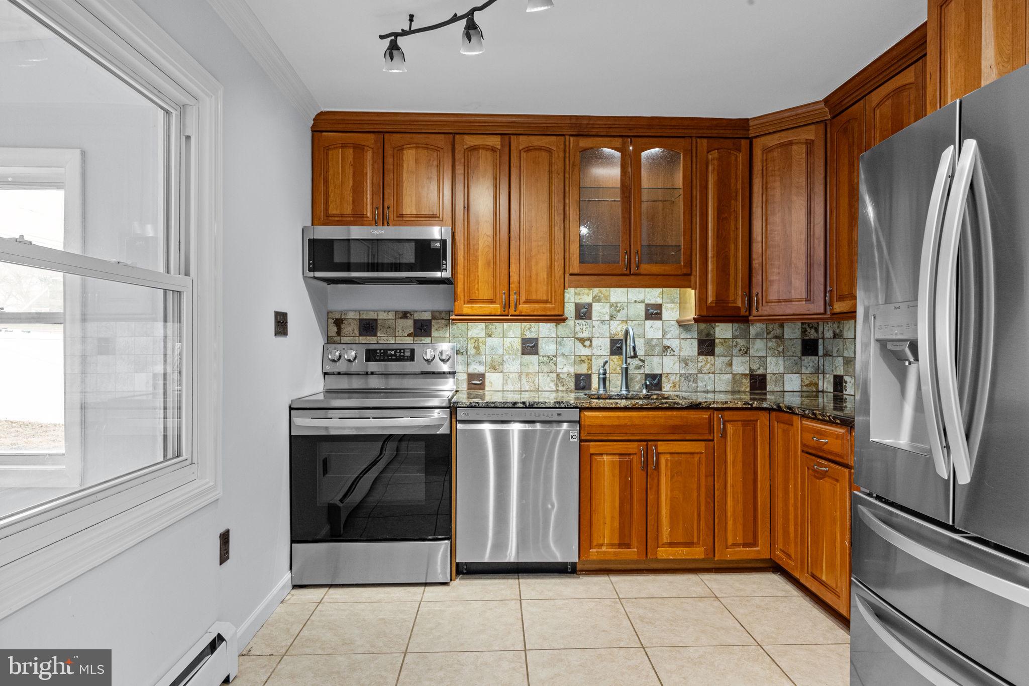 11 Quickset Road Levittown, PA 19057 - Photo 9 of 42 Gallery Image 9