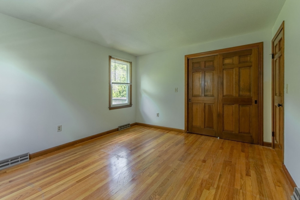 629 River Road Agawam, MA 01001 - Photo 16 of 36