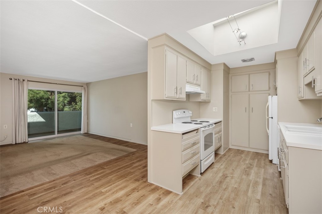 2111 Via Puerta, Unit P Laguna Woods, CA 92637 - Photo 8 of 44