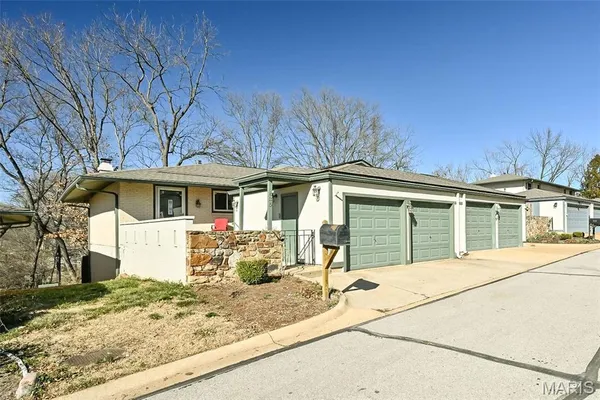 $2,000 | 835 Knickerbacker Drive, Manchester, MO 63021