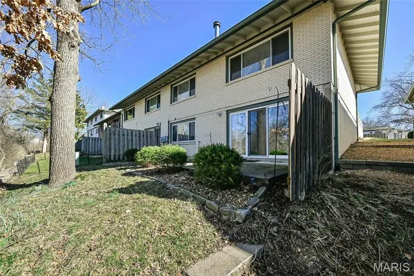 $2,000 | 835 Knickerbacker Drive, Manchester, MO 63021