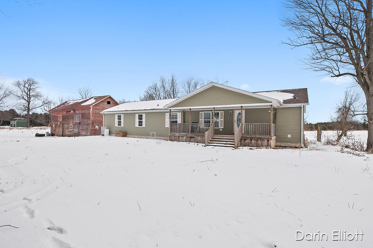 5915 South State Road Ionia, MI 48846 - Photo 3 of 33 IMG_1001