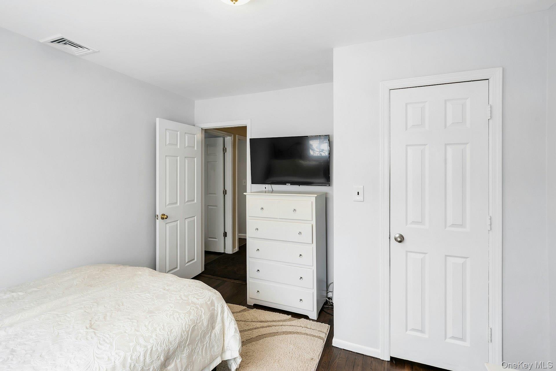 2043 Ripley Lane Merrick, NY 11566 - Photo 36 of 42 a view of a livingroom with bathroom