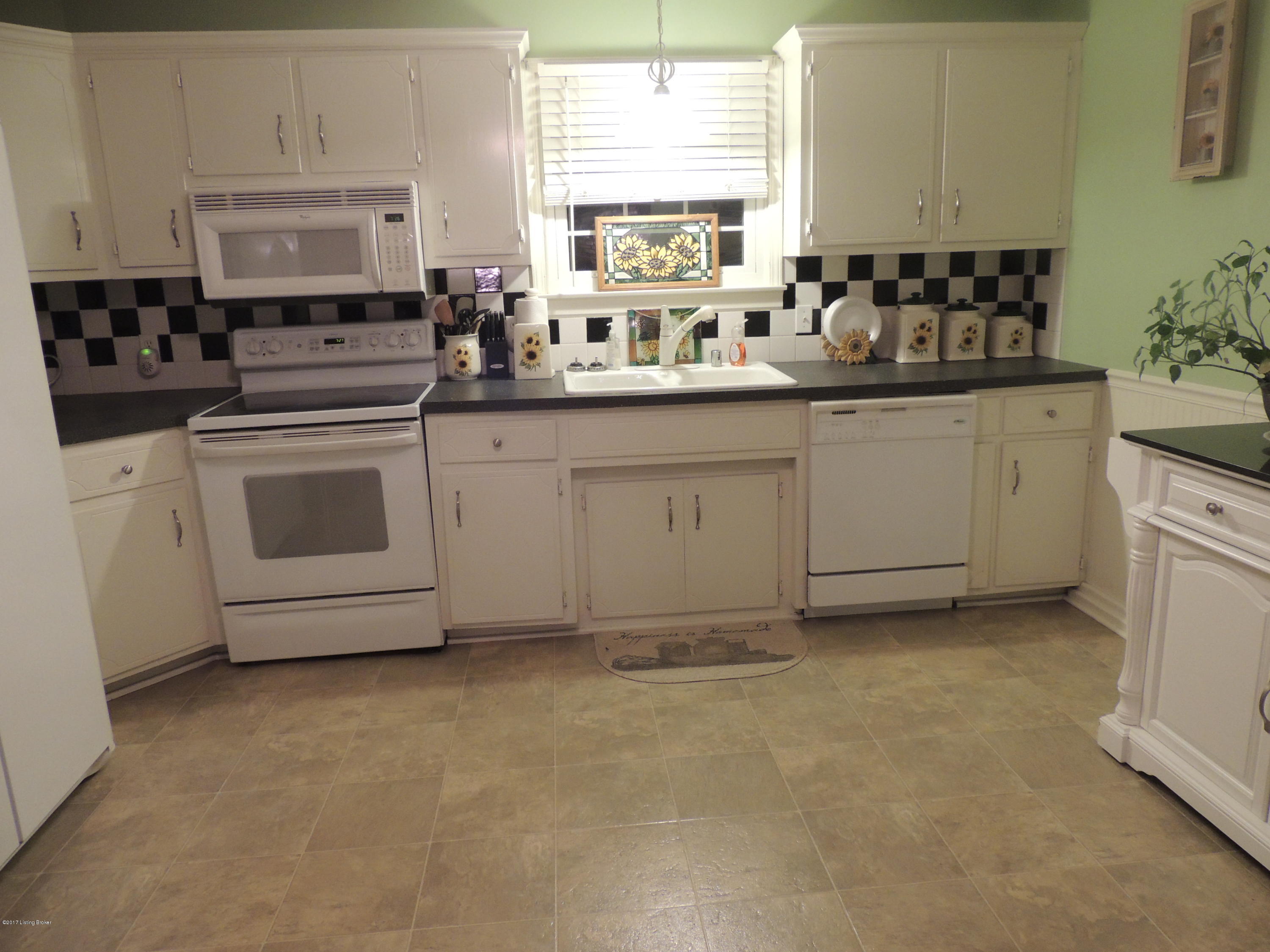 146 Riverside Drive Bloomfield, KY 40008 - Photo 12 of 33 Kitchen 2