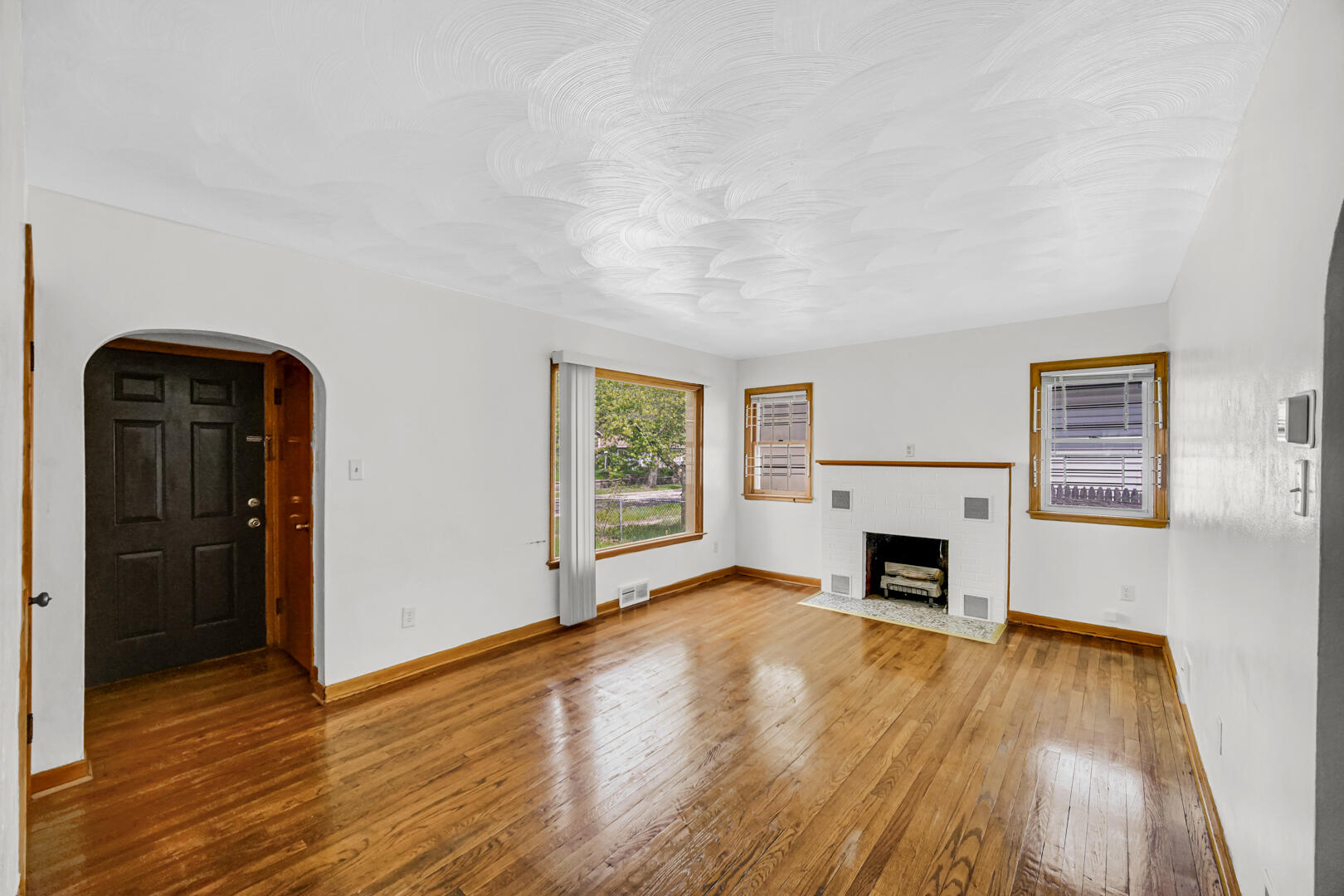 565 Porter Street Gary, IN 46406 - Photo 3 of 17 1620x1080