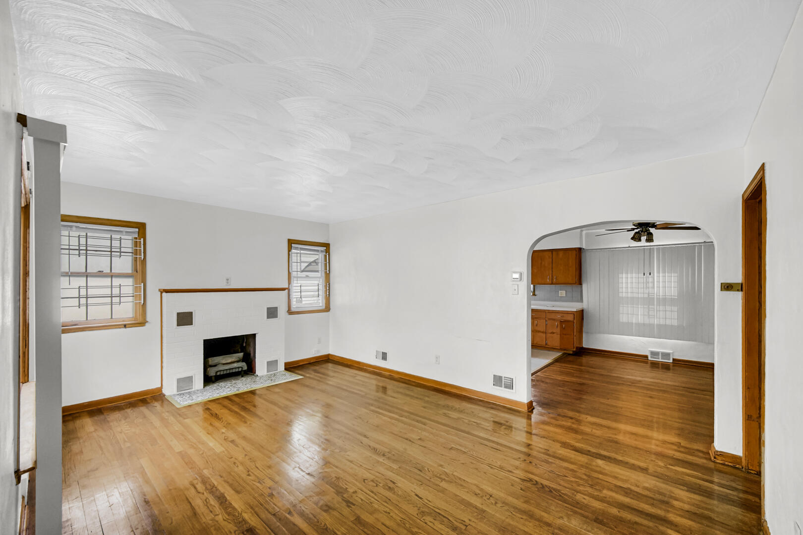 565 Porter Street Gary, IN 46406 - Photo 4 of 17 1620x1080