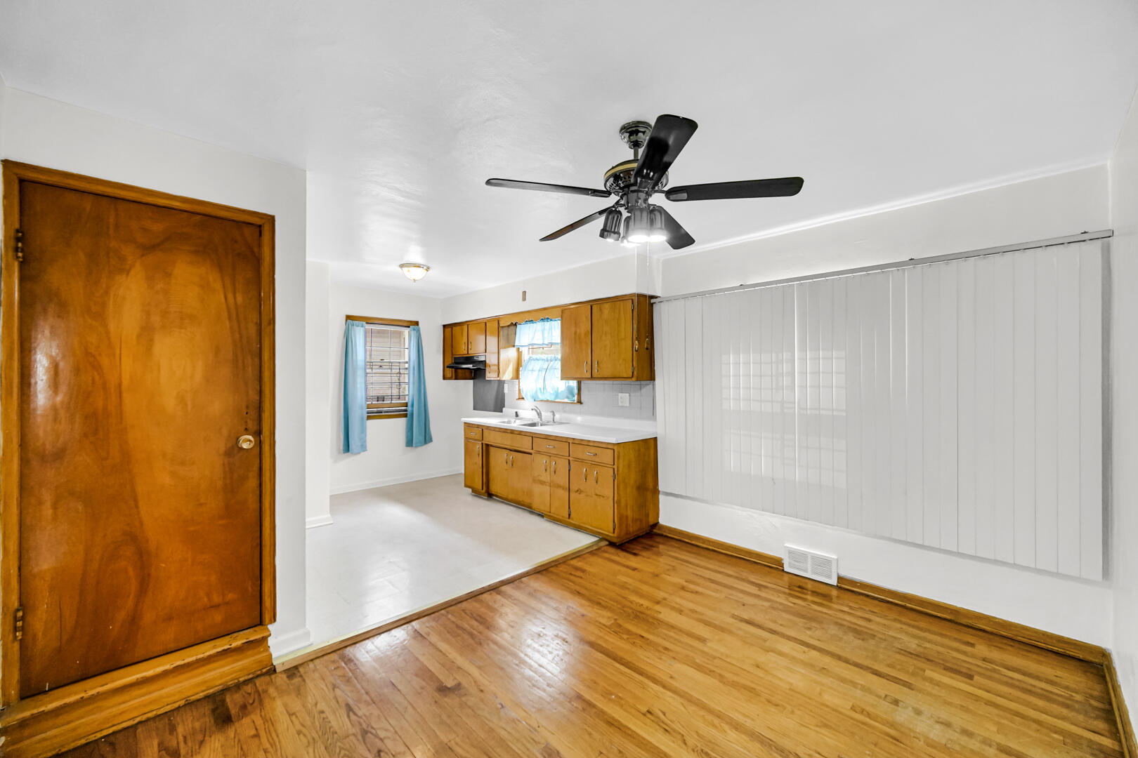 565 Porter Street Gary, IN 46406 - Photo 5 of 17 1620x1080
