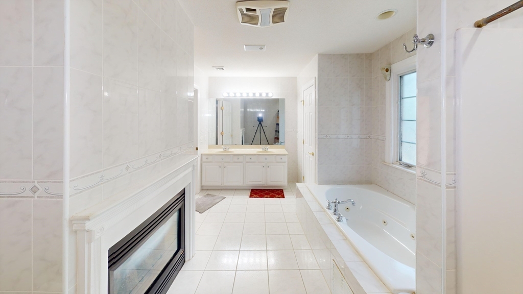 18 Wildflower Lane Agawam, MA 01001 - Photo 28 of 41