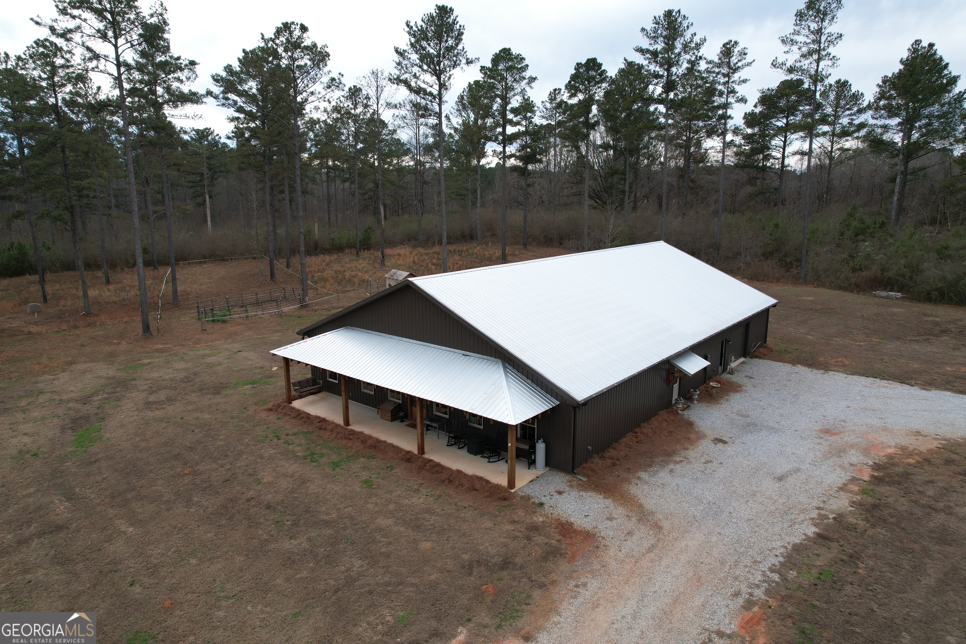 580-i B I B Howard Road Williamson, GA 30292 - Photo 104 of 123 a small pool is sitting in the middle of a yard
