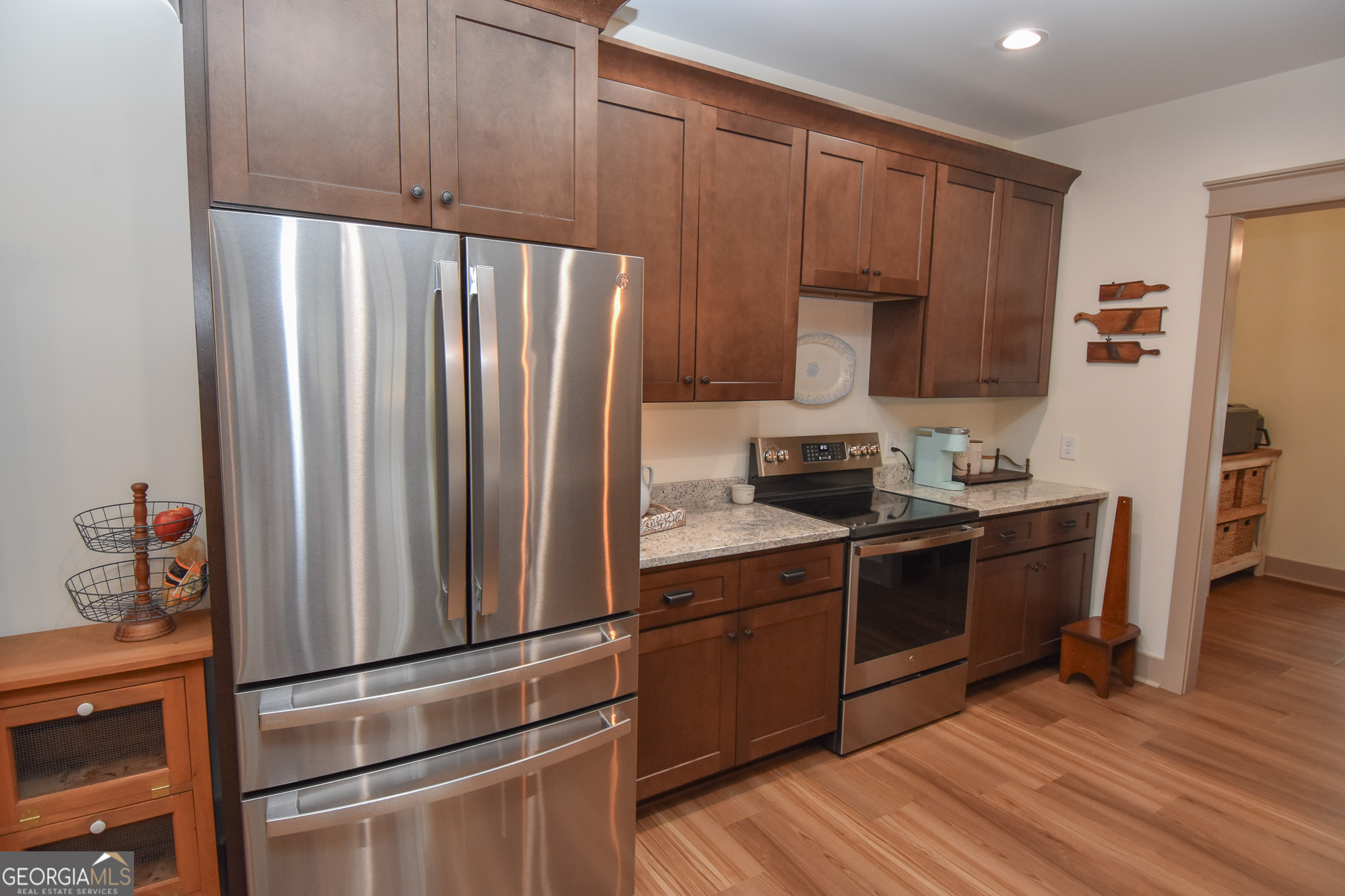 580-i B I B Howard Road Williamson, GA 30292 - Photo 20 of 123 a kitchen with stainless steel appliances granite countertop a refrigerator stove and sink