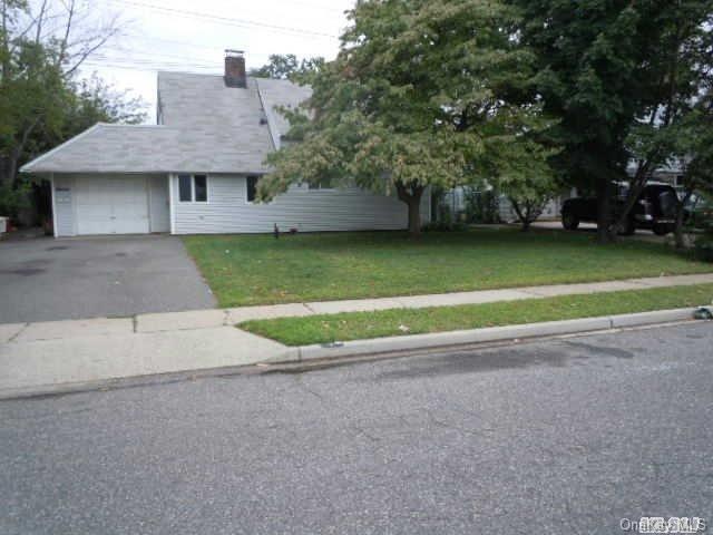 7 Mallard Road Levittown, NY 11756 - Photo 1 of 1