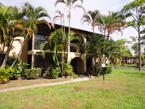 $1,200 | 425 Pine Glen Lane, Unit C2, Lake Worth, FL 33463