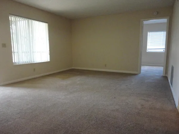 $1,200 | 425 Pine Glen Lane, Unit C2, Greenacres, FL 33463