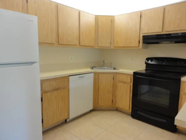$1,200 | 425 Pine Glen Lane, Unit C2, Greenacres, FL 33463
