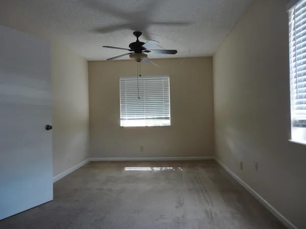 $1,200 | 425 Pine Glen Lane, Unit C2, Greenacres, FL 33463