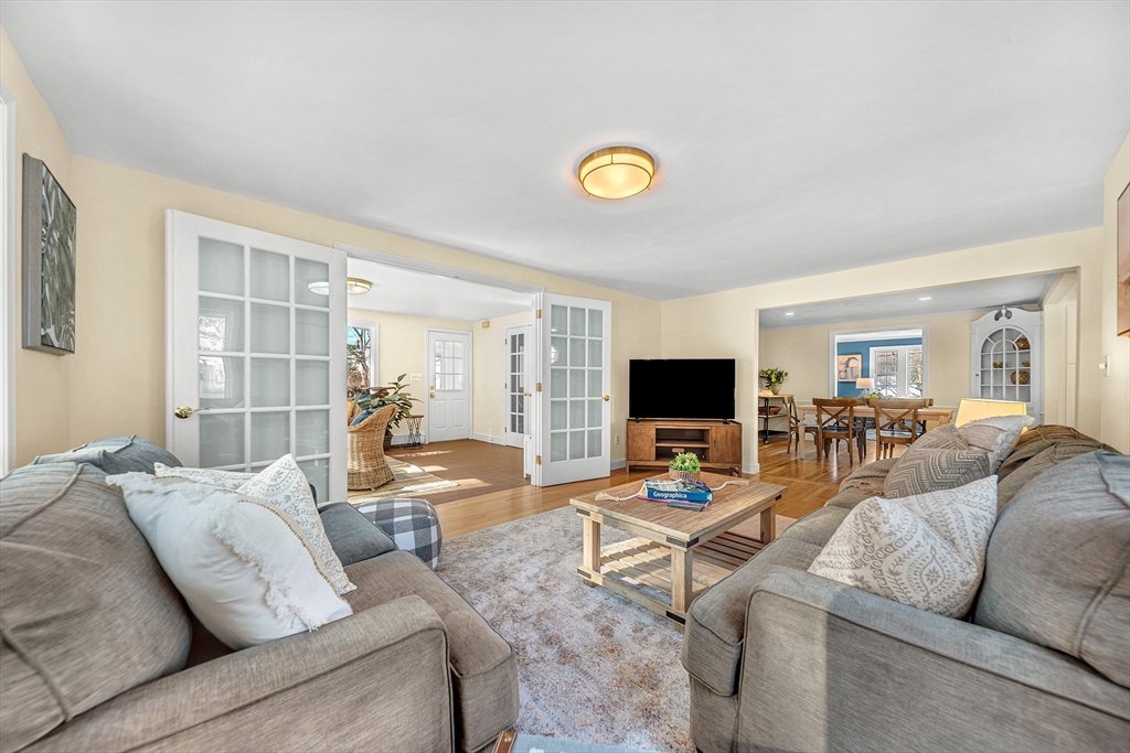 60 Sutton Road Needham, MA 02492 - Photo 4 of 31