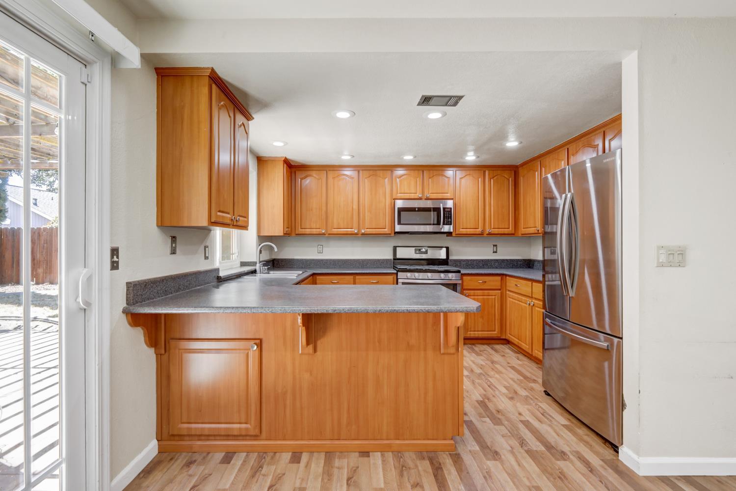 6932 Springmont Drive Elk Grove, CA 95758 - Photo 20 of 47