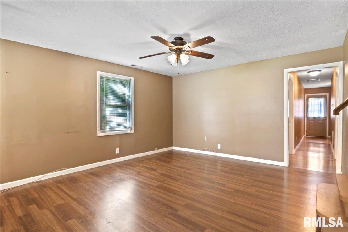 929 North Indiana Avenue Springfield, IL 62702 - Photo 3 of 28