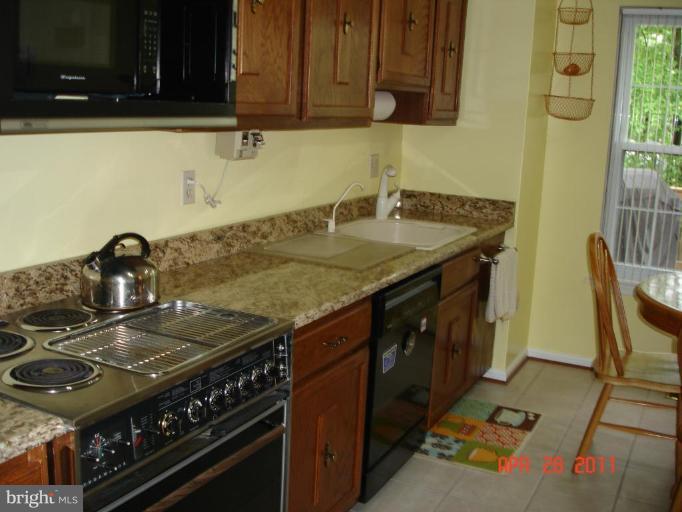 1918 Brightleaf Court Silver Spring, MD 20902 - Photo 6 of 13 4 burner wth grillstove