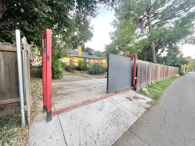 832 Katherine Road Simi Valley, CA 93063 - Photo 28 of 34 a street sign on the side of the road