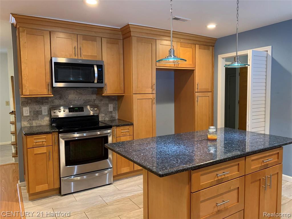 23895 Gill Road Farmington, MI 48335 - Photo 8 of 41