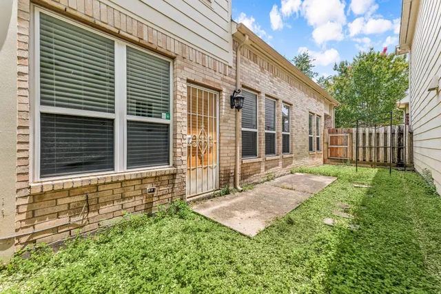 $2,250 | 7559 Autumn Sun Drive, Houston, TX 77083
