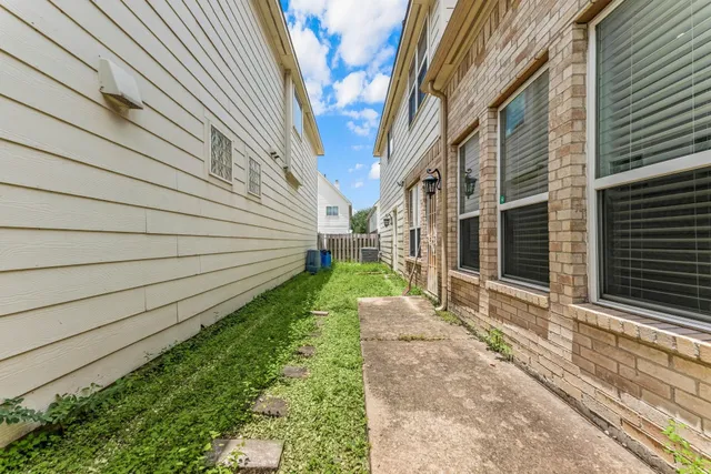 $2,250 | 7559 Autumn Sun Drive, Houston, TX 77083