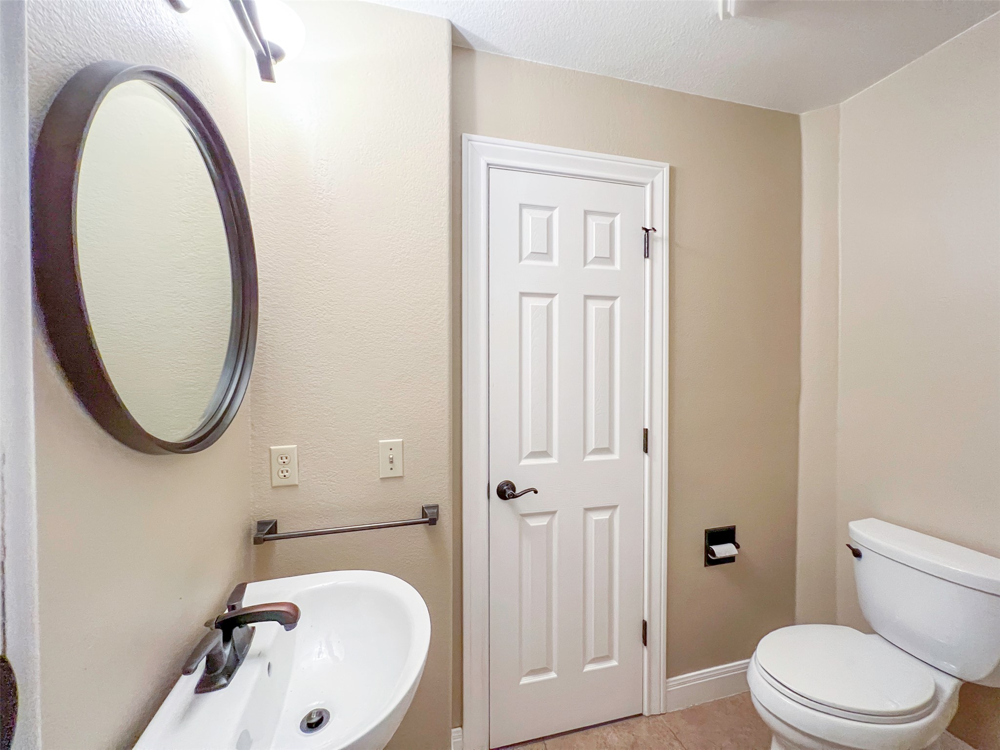 12010 Shady Springs Road Austin, TX 78758 - Photo 23 of 28 Second Bathroom