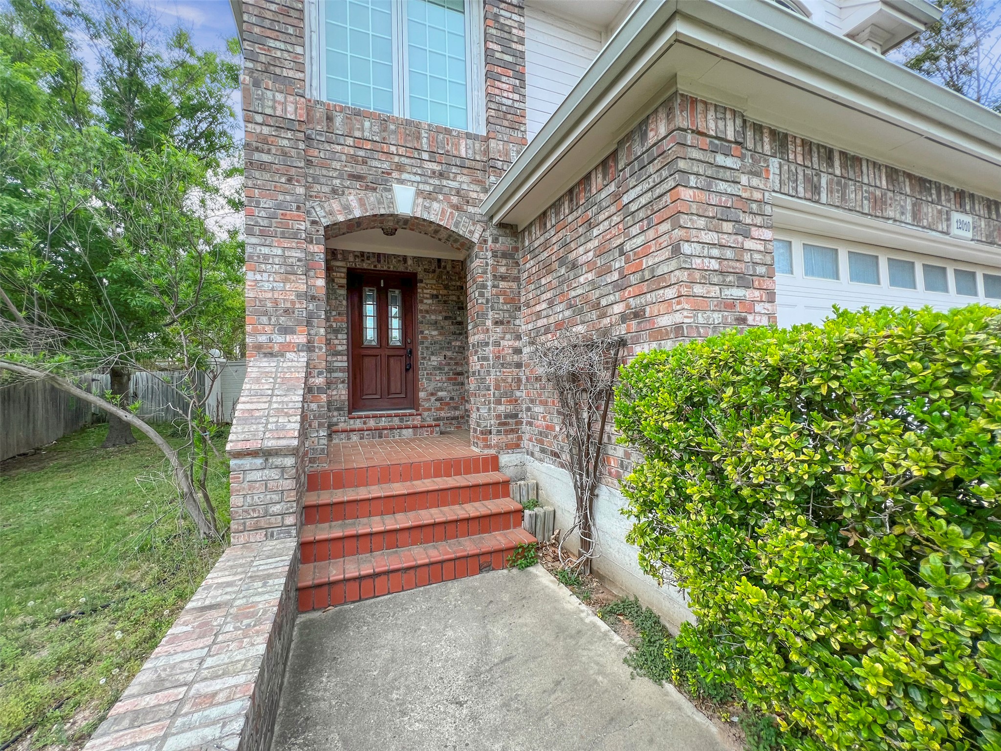 12010 Shady Springs Road Austin, TX 78758 - Photo 3 of 28 Front Porch