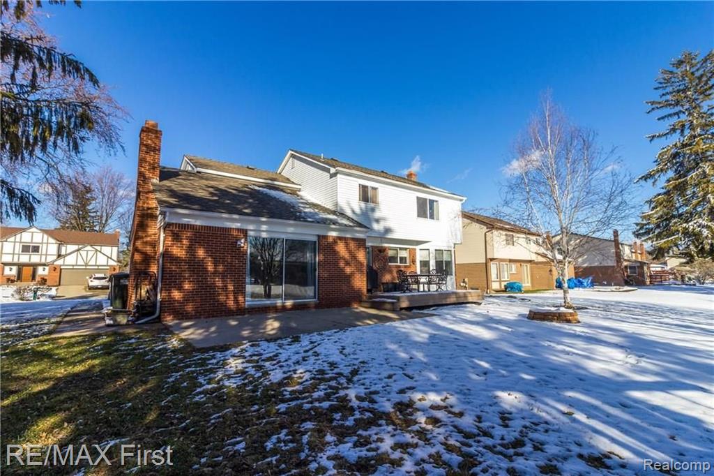 645 Baker Street Rochester Hills, MI 48307 - Photo 2 of 39