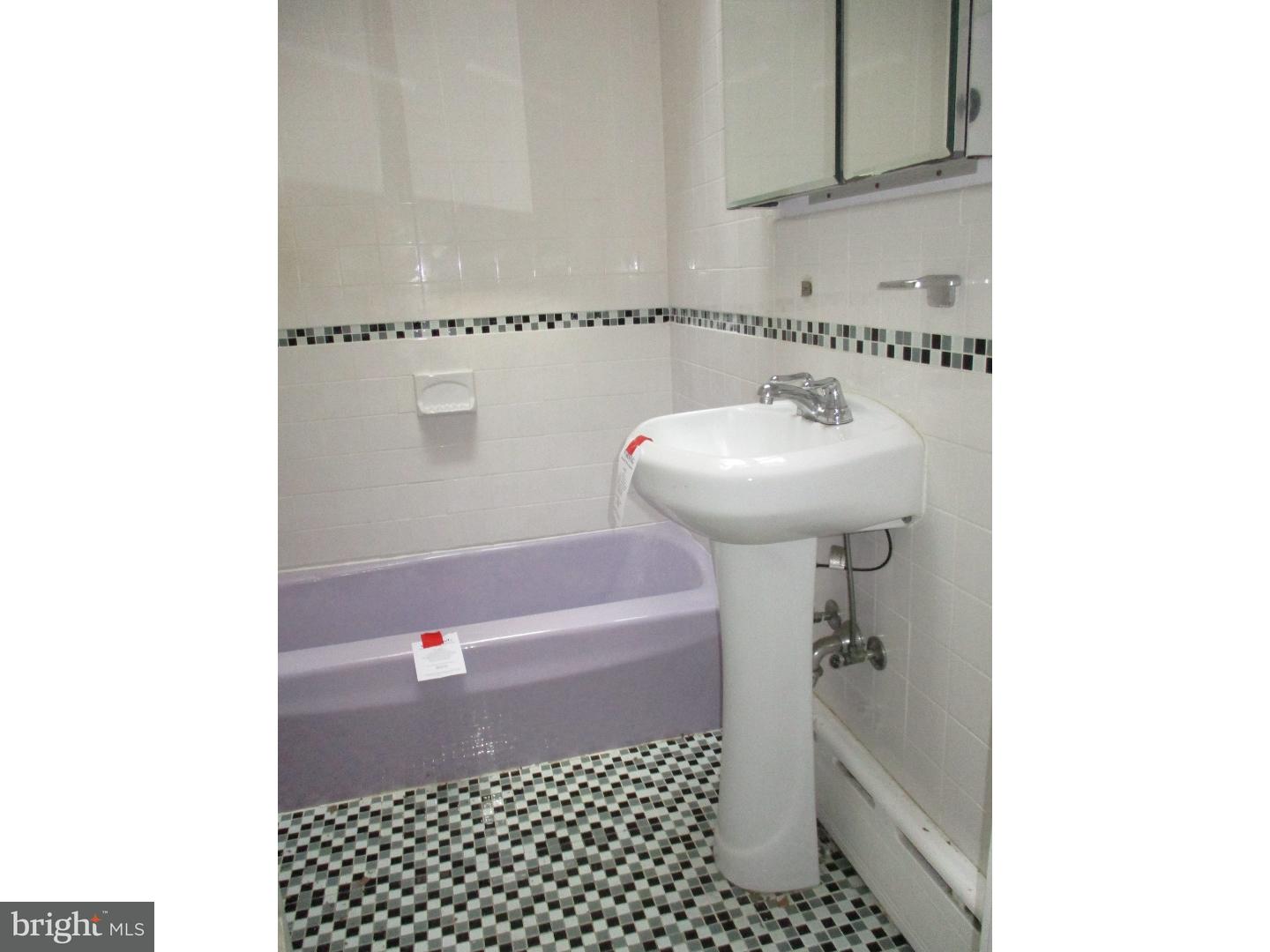 424 Glendale Road Upper Darby, PA 19082 - Photo 14 of 22 Bathroom