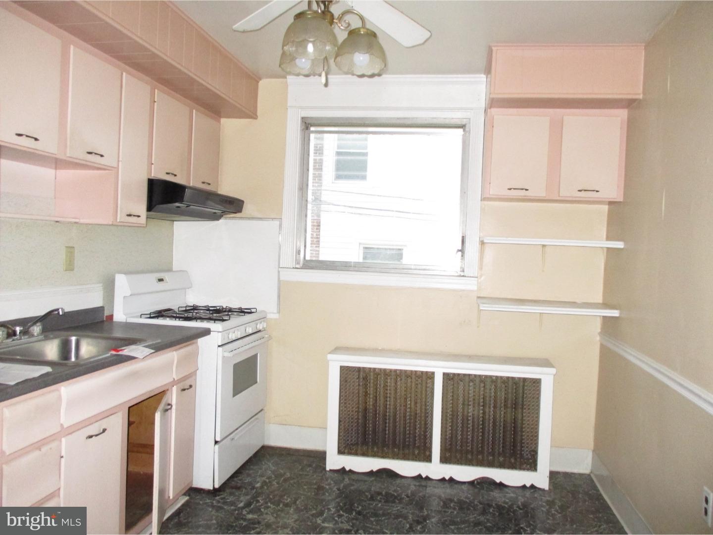 424 Glendale Road Upper Darby, PA 19082 - Photo 8 of 22 Kitchen