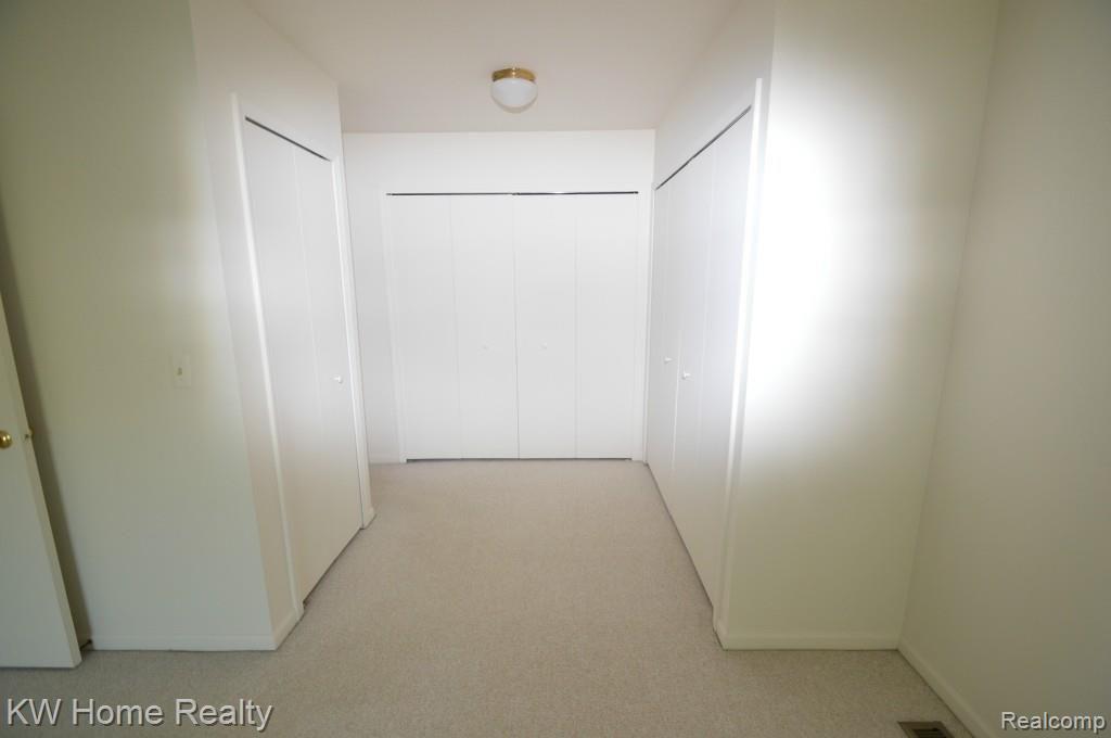 29656 Middlebelt Road, Unit 2402 Farmington Hills, MI 48334 - Photo 24 of 36