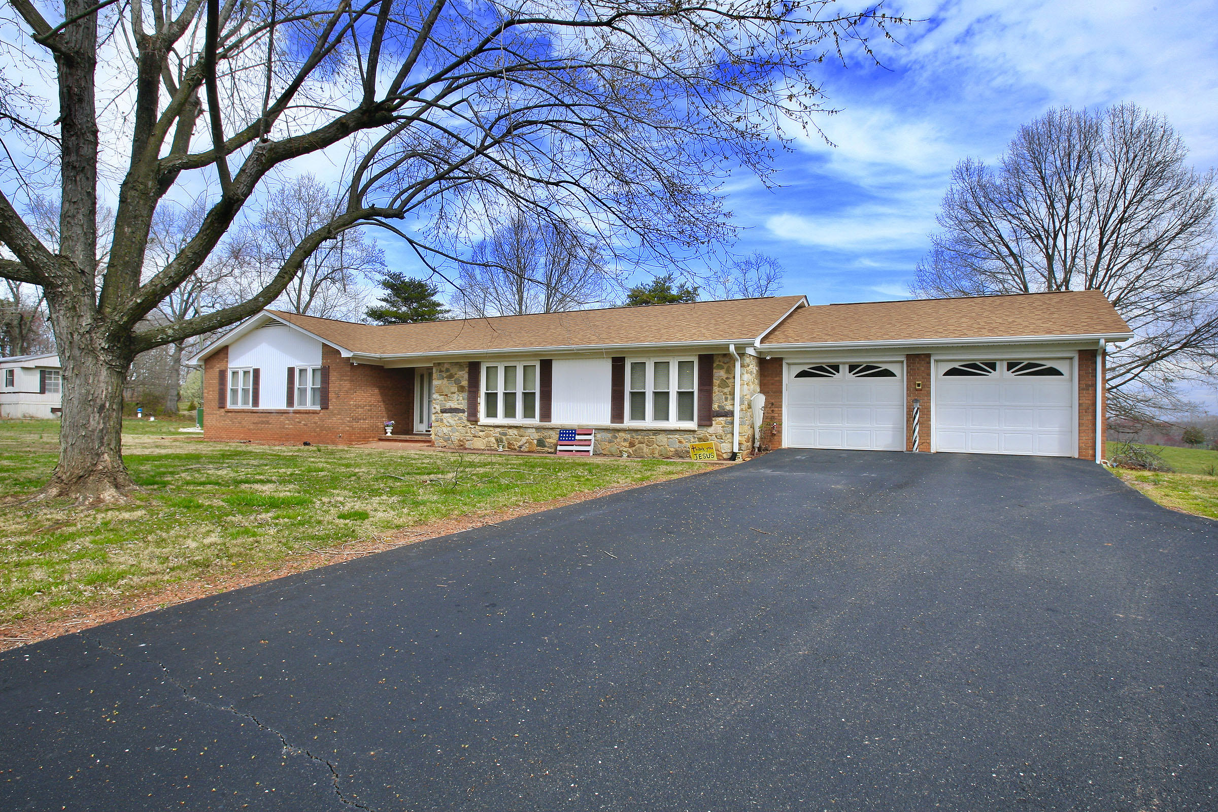102 Golden View Road Glade Hill, VA 24092 - Photo 1 of 82 _V4B5670