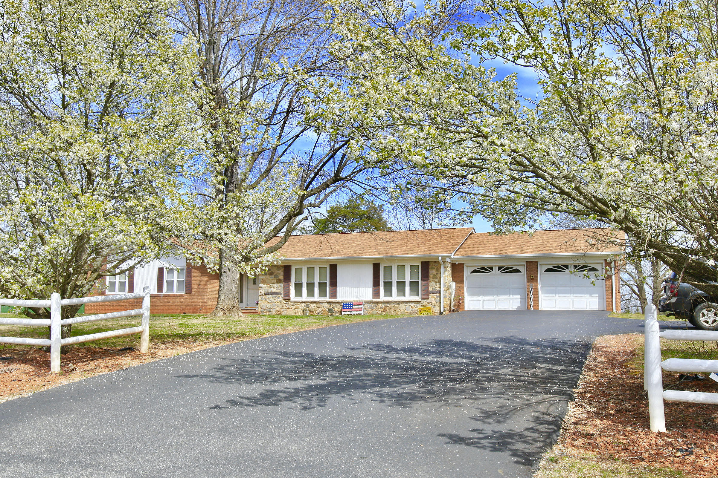 102 Golden View Road Glade Hill, VA 24092 - Photo 16 of 82 _V4B5678