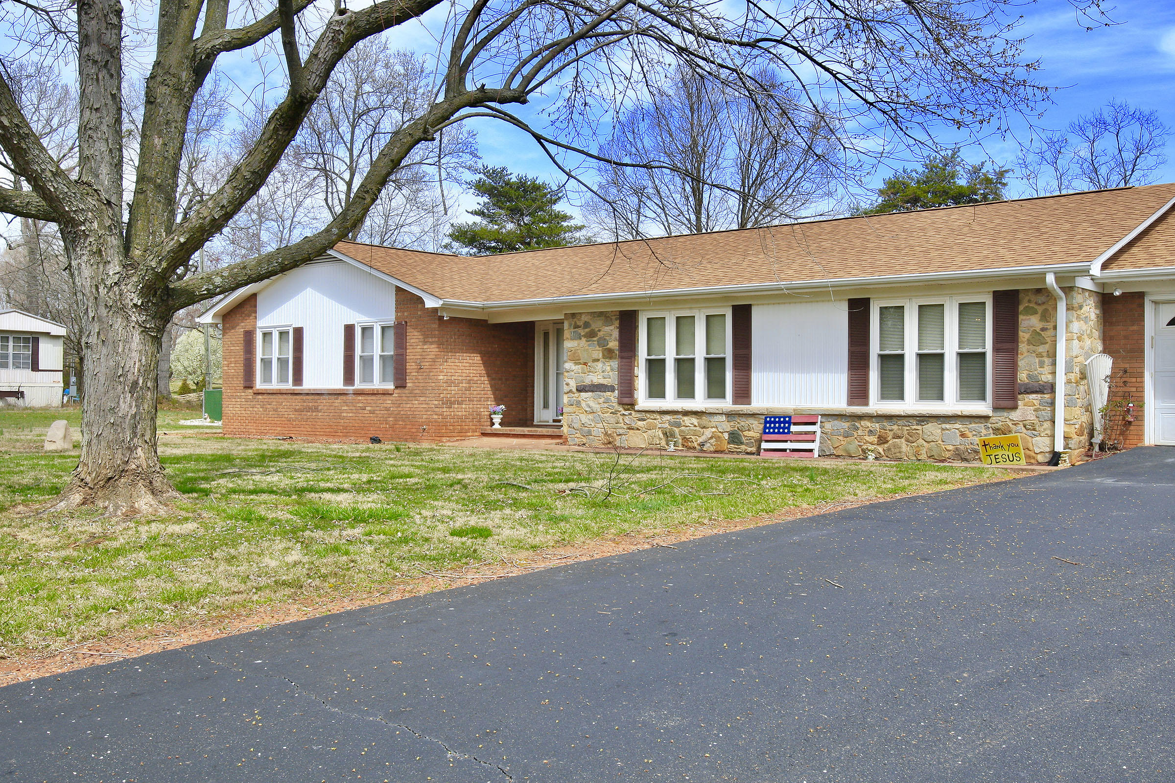 102 Golden View Road Glade Hill, VA 24092 - Photo 4 of 82 _V4B5672