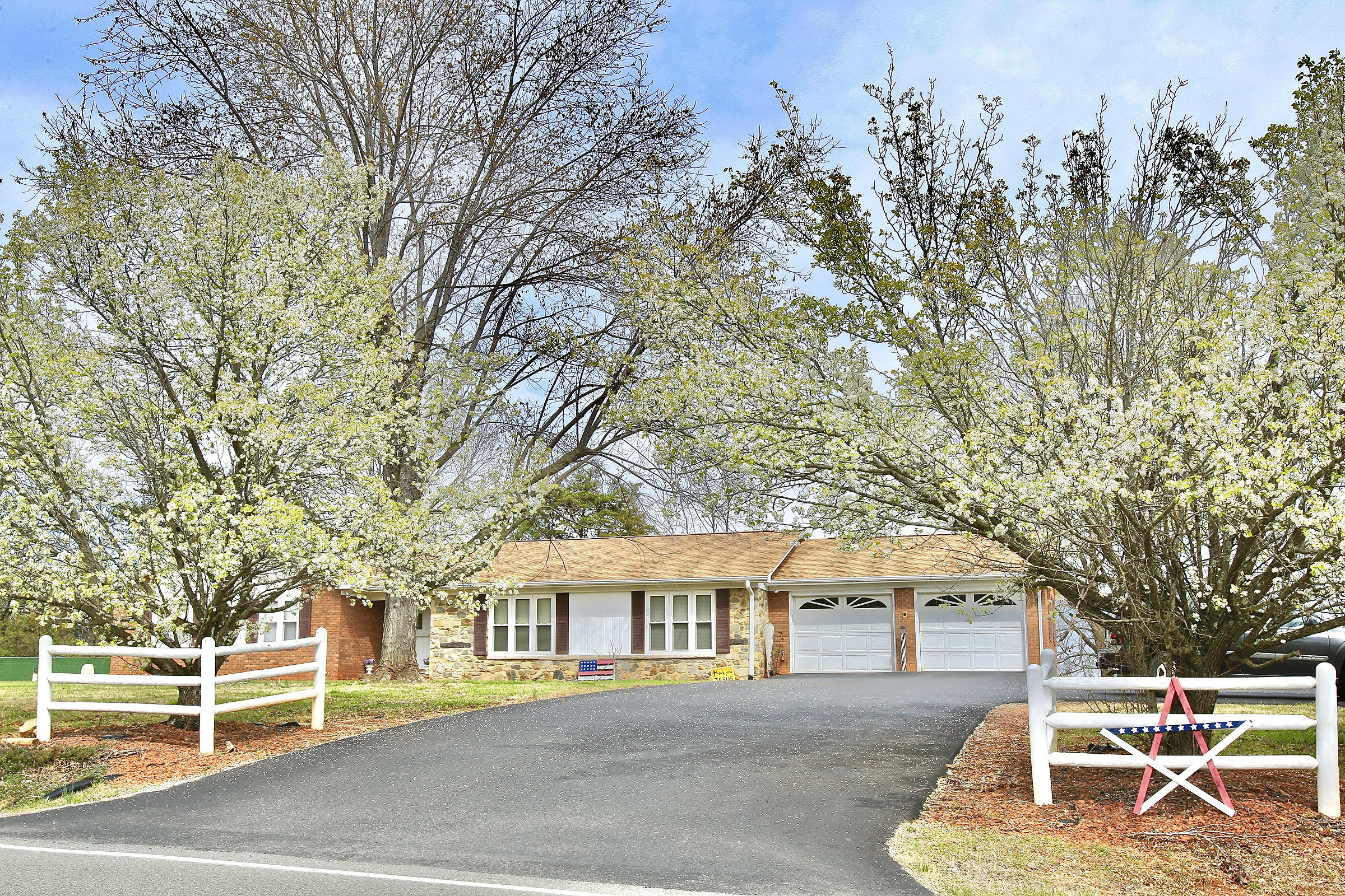 102 Golden View Road Glade Hill, VA 24092 - Photo 8 of 82 _V4B5756