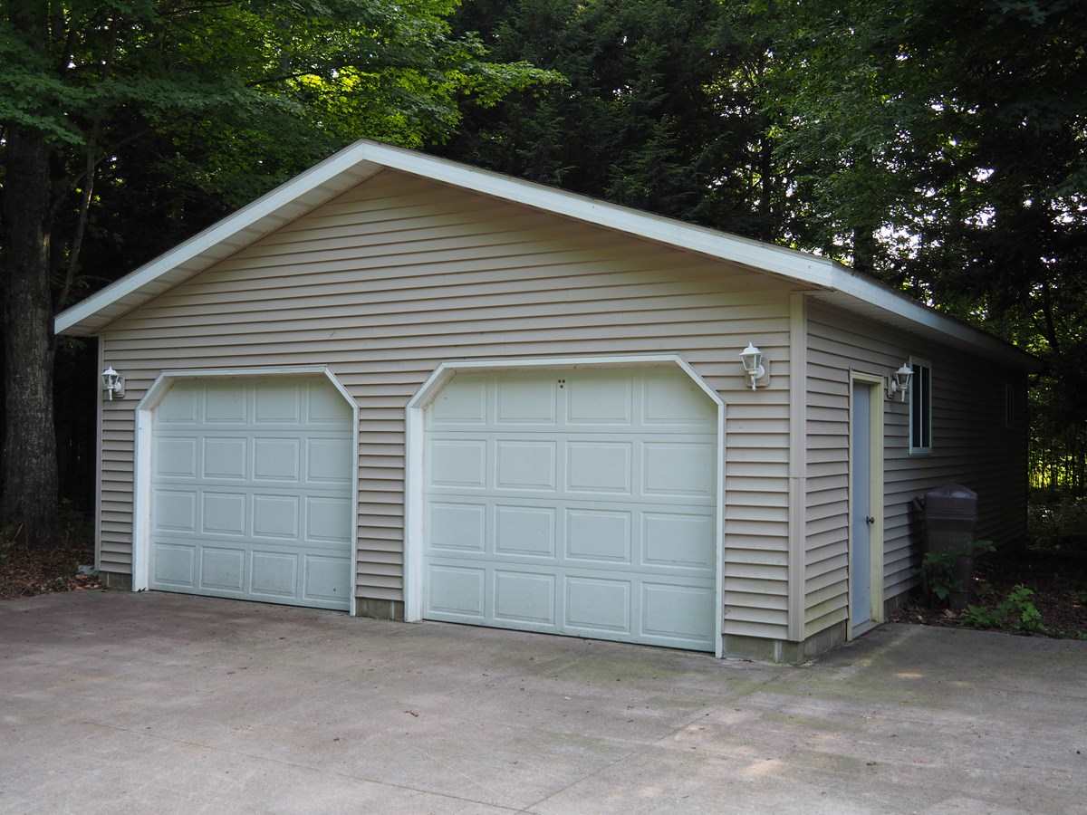9474 Homestead Road Benzonia, MI 49616 - Photo 2 of 25 1850889-1.JPG