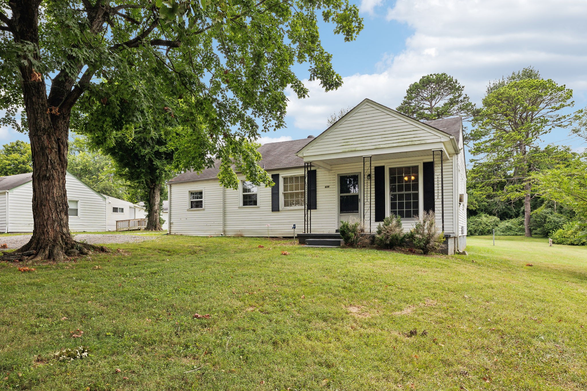 659 Lock 4 Road Gallatin, TN 37066 - Photo 1 of 27 Gallery Image 1