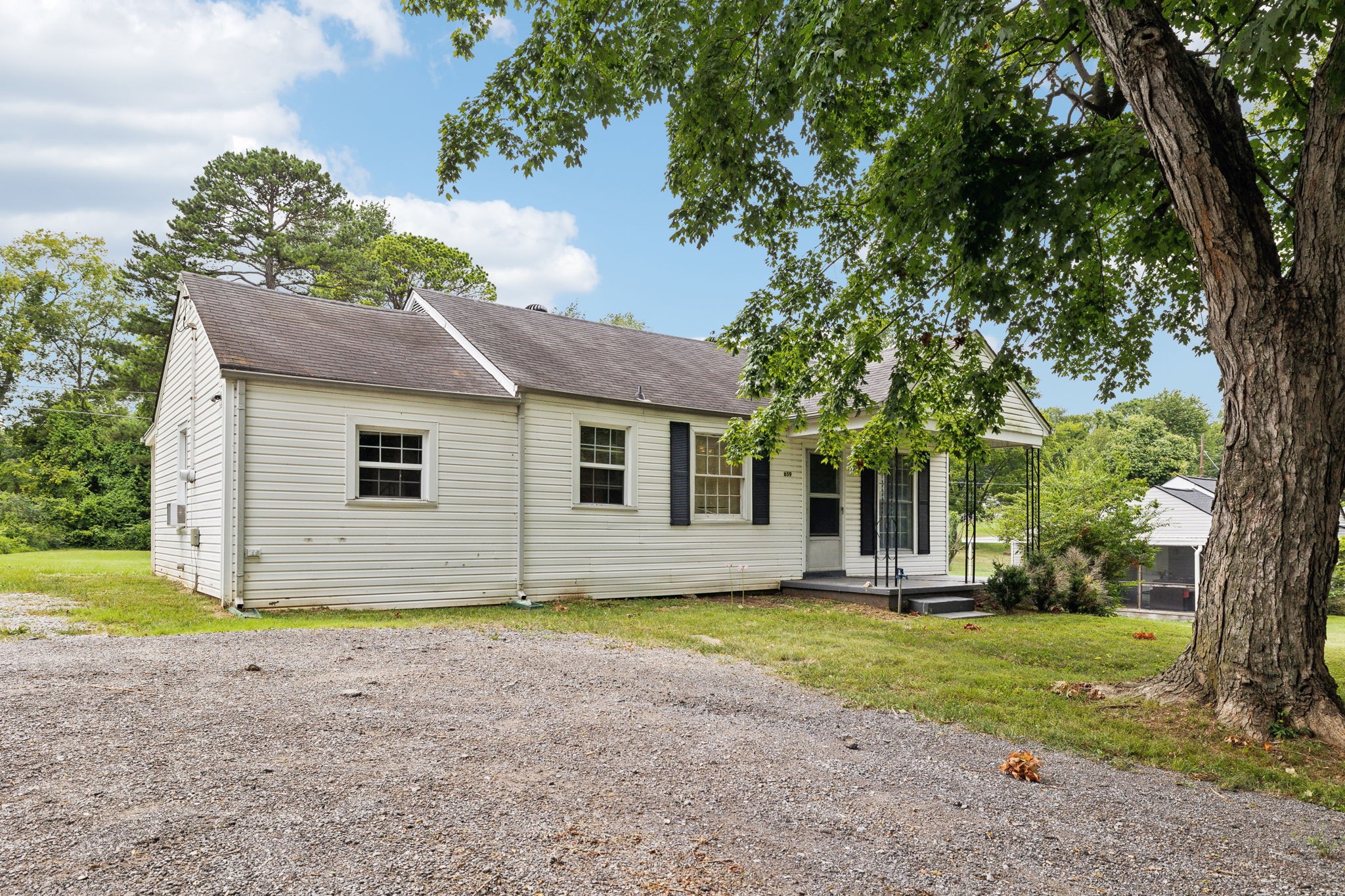 659 Lock 4 Road Gallatin, TN 37066 - Photo 3 of 27 Gallery Image 3