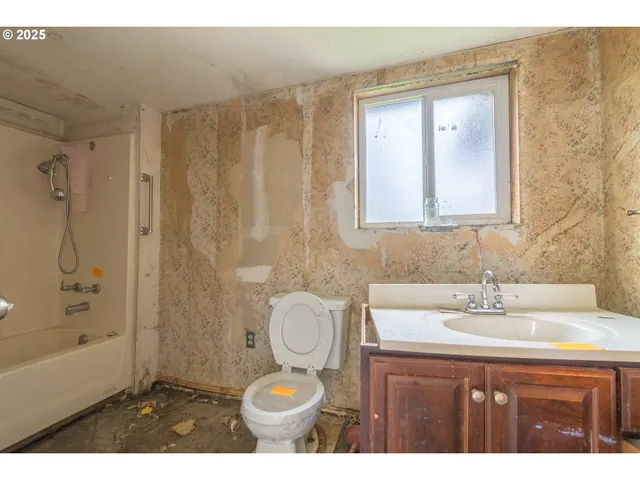 $299,000 | 478 East 32nd Avenue, Eugene, OR 97405