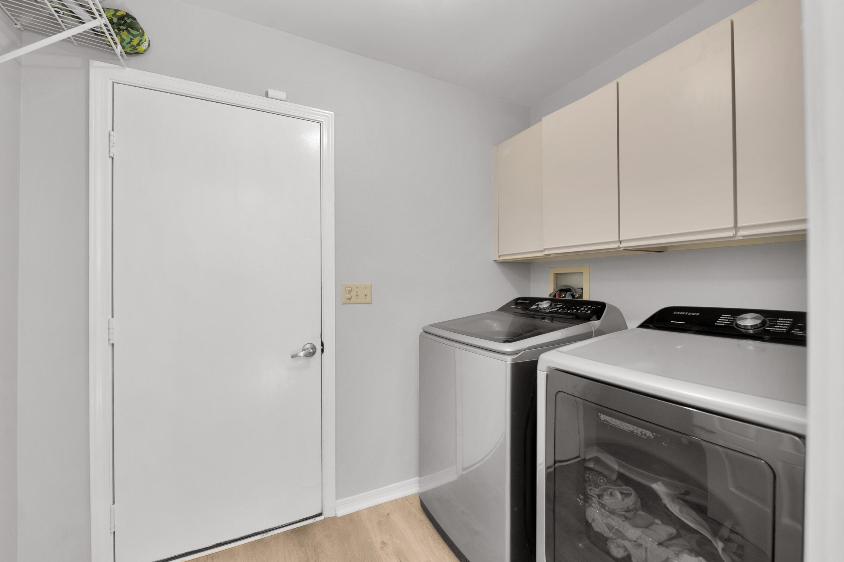 708 Caribbean Way Niceville, FL 32578 - Photo 19 of 42 a utility room with dryer and washer
