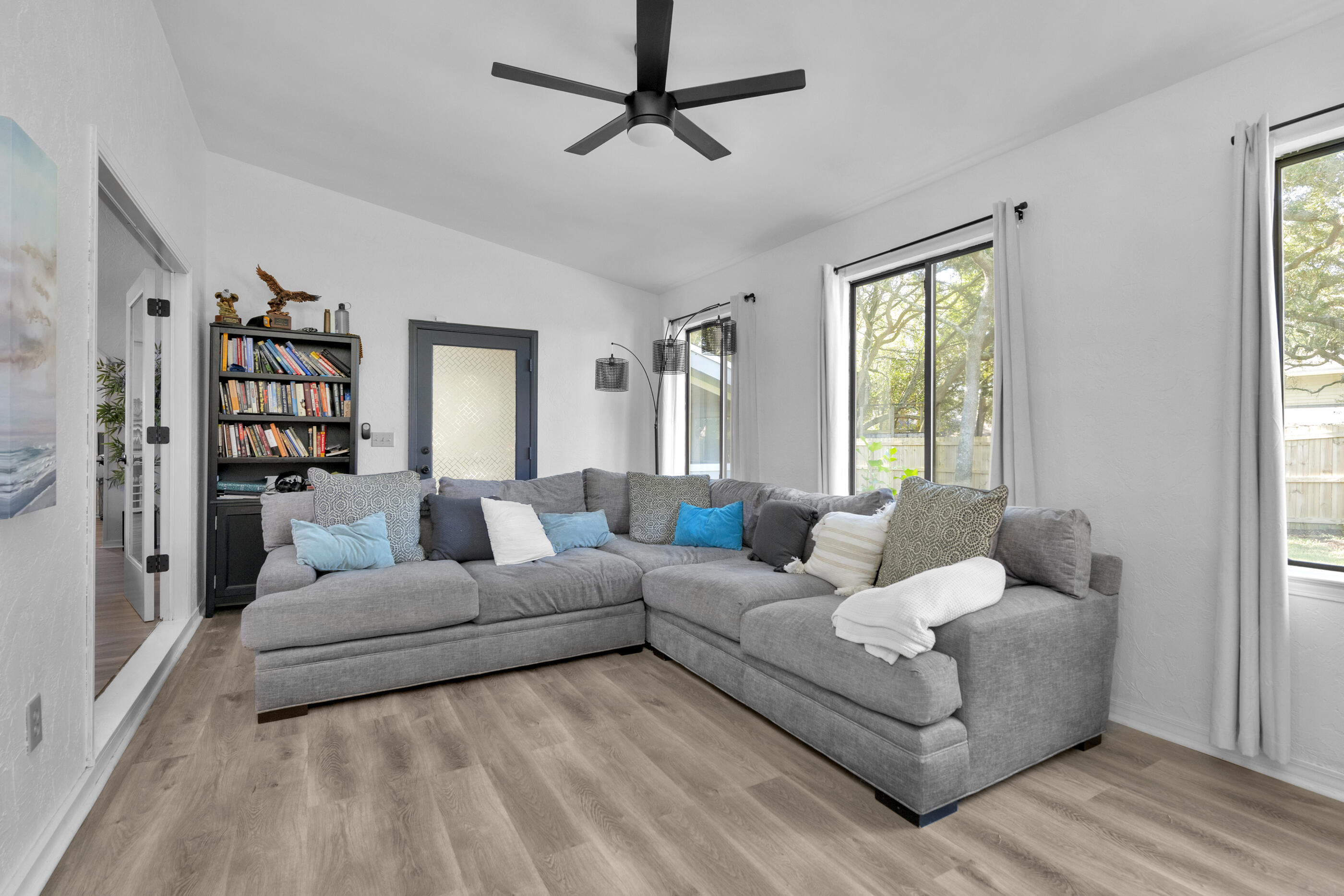 708 Caribbean Way Niceville, FL 32578 - Photo 29 of 42 a living room with furniture and a window